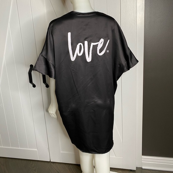 Victoria’s Secret Robe - Picture 4 of 5